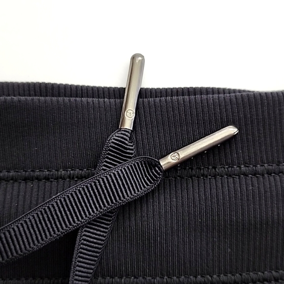 Lululemon Black Dance Studio Crop II Pants Unlined Lightweight Stretch Size 10 - Picture 4 of 12